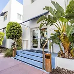 Oceanside Hotel&Suites