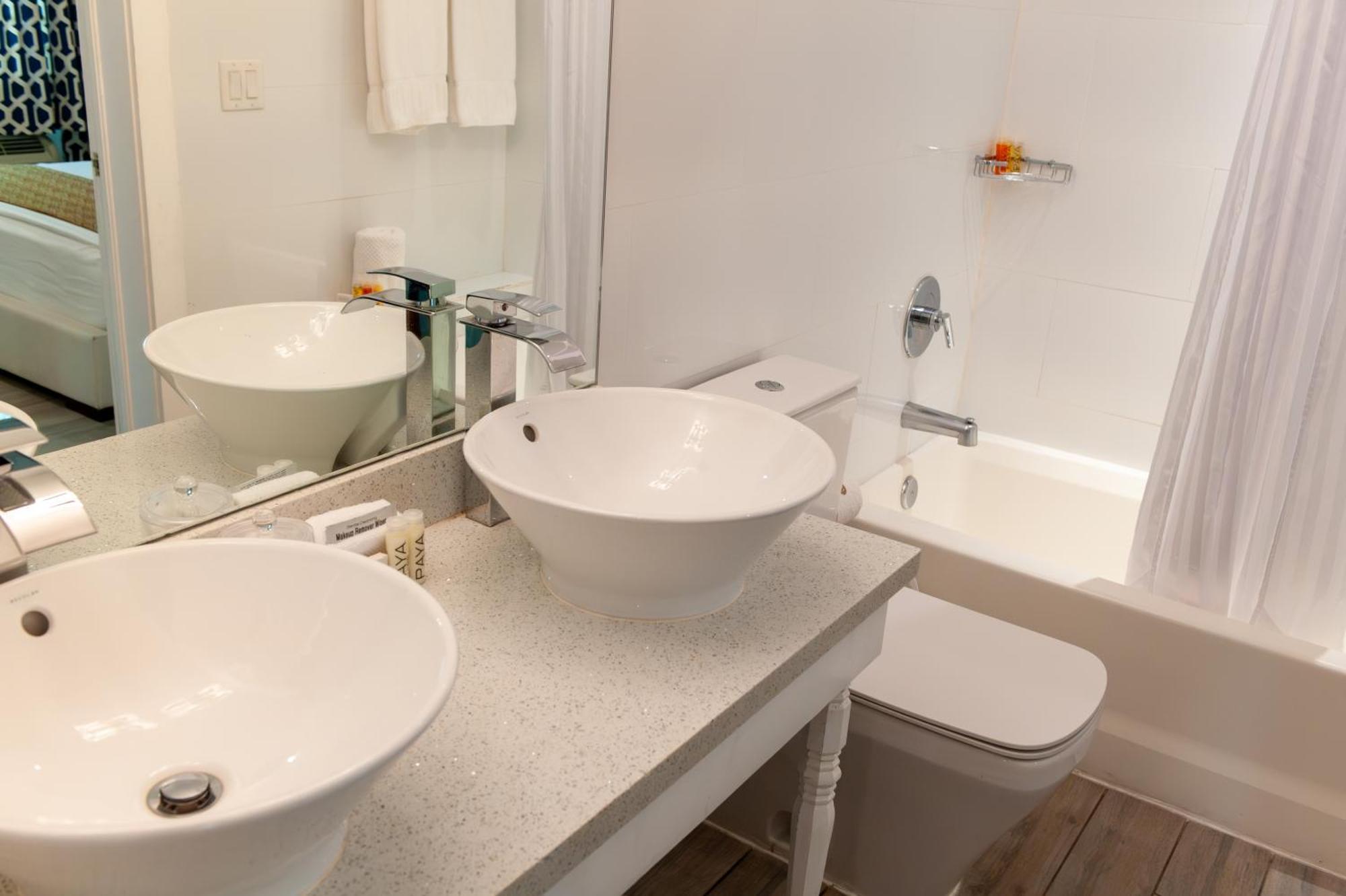 Oceanside Hotel&Suites Miami Beach