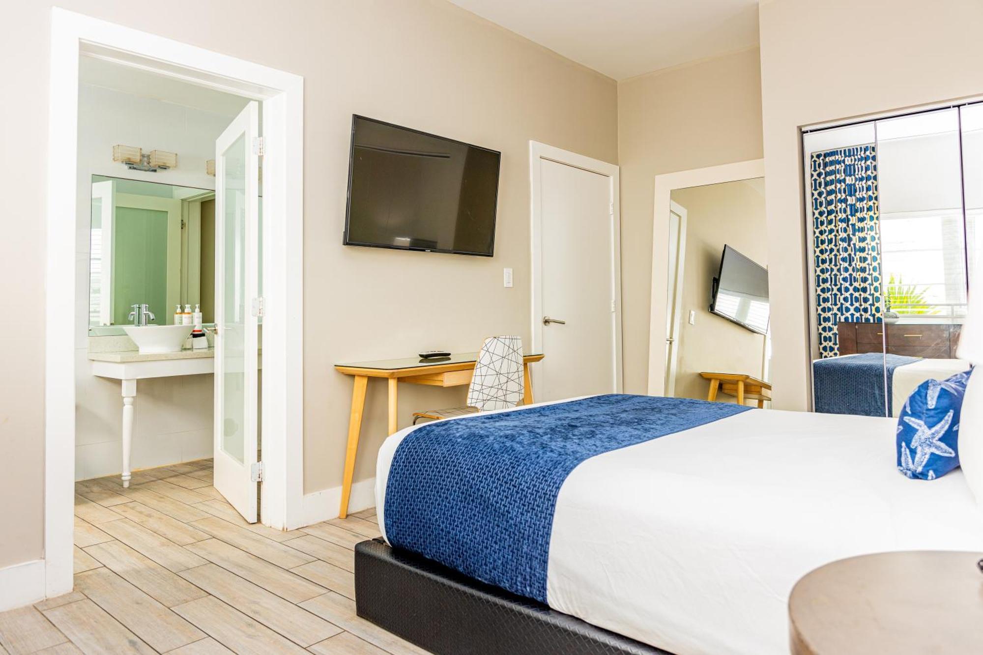 Oceanside Hotel&Suites