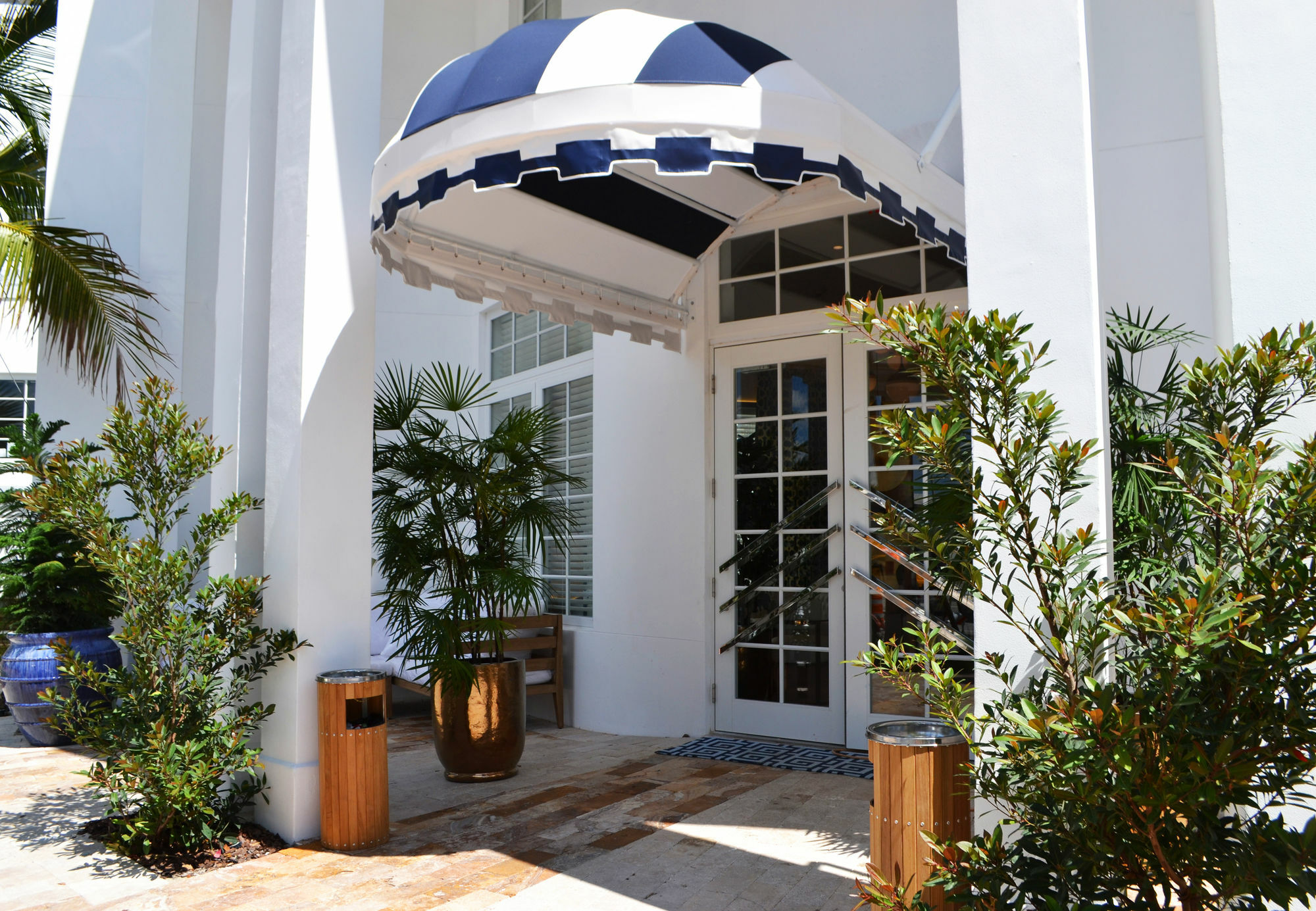 Oceanside Hotel&Suites